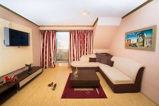 Отель Hotel Gabi Пловдив Люкс с 1 спальней и диваном-1